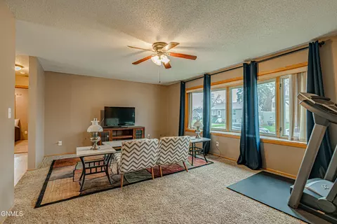 204 3rd St NW, Mandan, ND 58554 photo 25