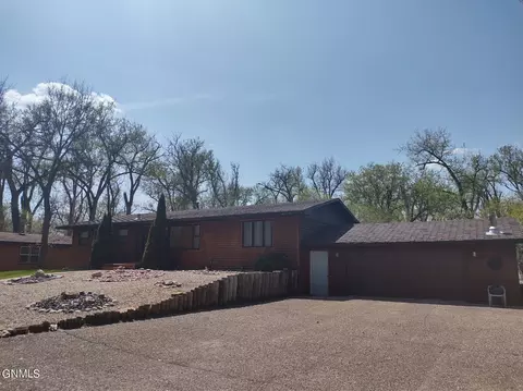 4913 Tokach Dr S, Mandan, ND 58554
