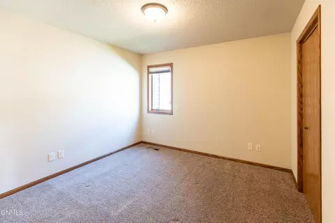 2511 Michael Ln SE, Mandan, ND 58554 photo 12