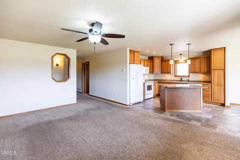 2511 Michael Ln SE, Mandan, ND 58554 photo 8