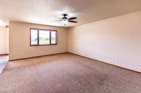 2511 Michael Ln SE, Mandan, ND 58554 photo 7