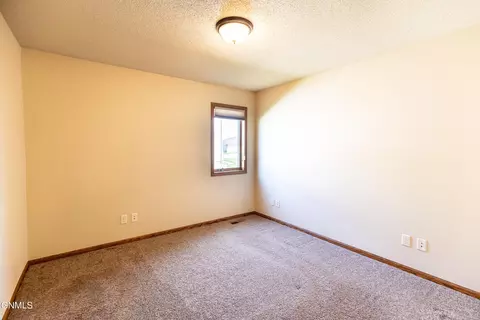 2511 Michael Ln SE, Mandan, ND 58554 photo 13