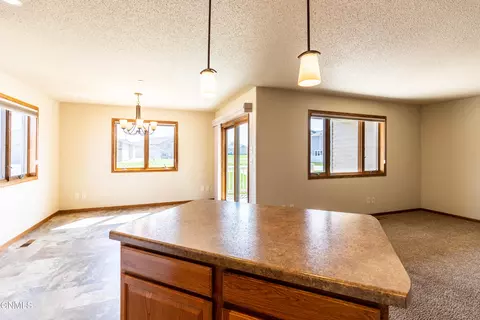 2511 Michael Ln SE, Mandan, ND 58554 photo 4