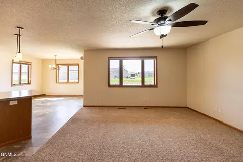 2511 Michael Ln SE, Mandan, ND 58554 photo 6