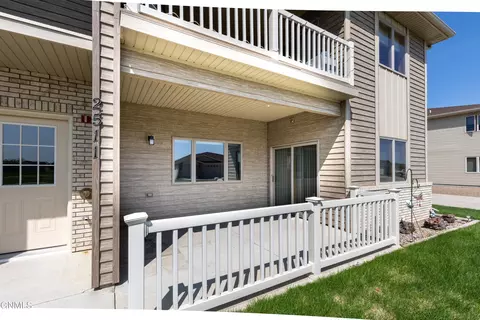 2511 Michael Ln SE, Mandan, ND 58554 photo 2