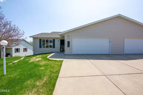 3408 Rocky Point Ln, Bismarck, ND 58503