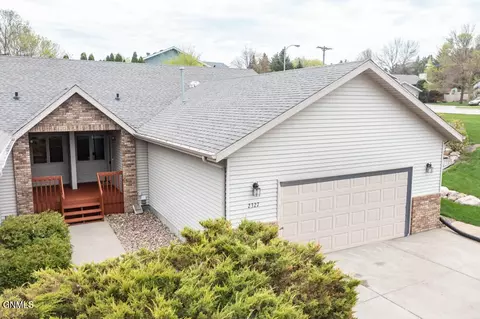 2327 Hoover Ave, Bismarck, ND 58501