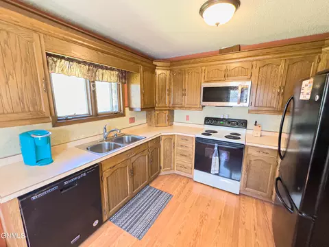 Kitchen - 5419 134th Ave NW, Williston, ND 58801 photo 2 of 2