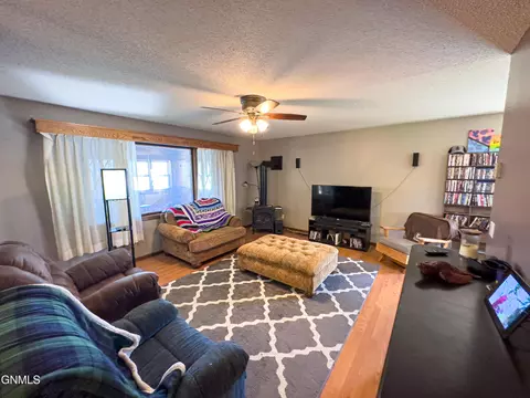 Living - 5419 134th Ave NW, Williston, ND 58801 photo 1 of 2