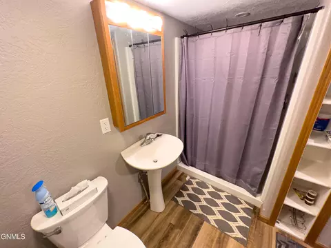 Bath - 5419 134th Ave NW, Williston, ND 58801 photo 3 of 4
