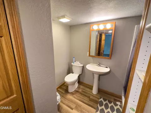 Bath - 5419 134th Ave NW, Williston, ND 58801 photo 4 of 4