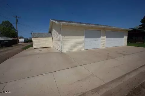 607 7th Ave SE, Sidney, MT 59270 photo 3