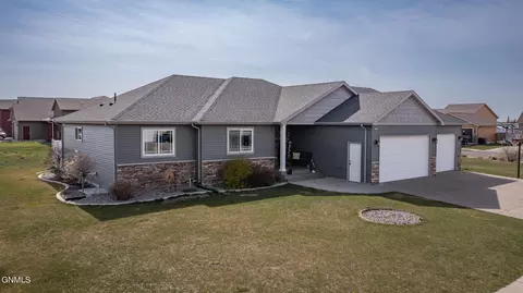 776 Mustang Ave, Dickinson, ND 58601
