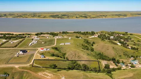 221 Beaver Bay Trl, Linton, ND 58552