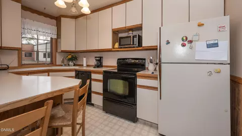 404 C Ave E, Bismarck, ND 58501 photo 12