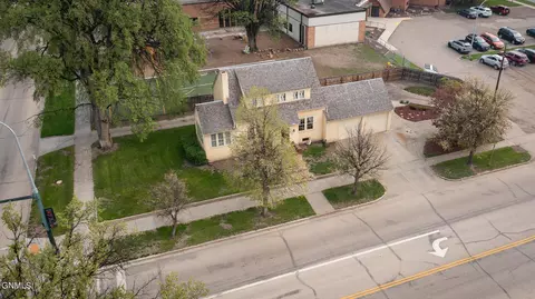 404 C Ave E, Bismarck, ND 58501 photo 2
