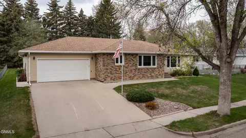 2708 Atlas Dr, Bismarck, ND 58503