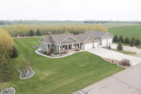 8212 Belmont Ln, Bismarck, ND 58501