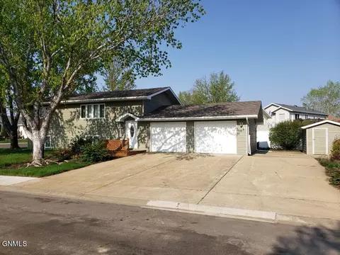 1363 Gum Ave, Dickinson, ND 58601