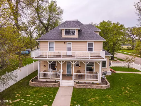 606 4th Ave SW, Valley City, ND 58072