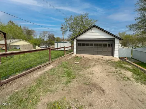 317 1st St SE, Stanley, ND 58784 photo 25