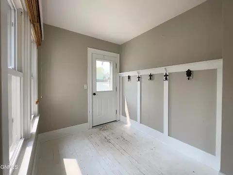 317 1st St SE, Stanley, ND 58784 photo 6