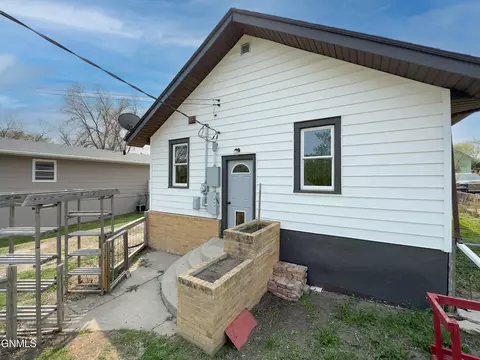 317 1st St SE, Stanley, ND 58784 photo 28