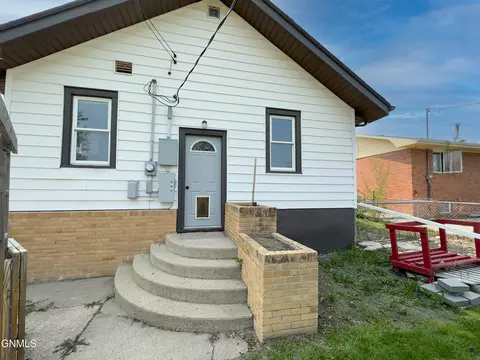 317 1st St SE, Stanley, ND 58784 photo 24