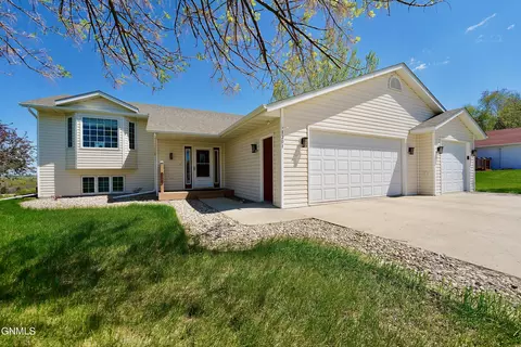 1301 9th Ave SW, Jamestown, ND 58401