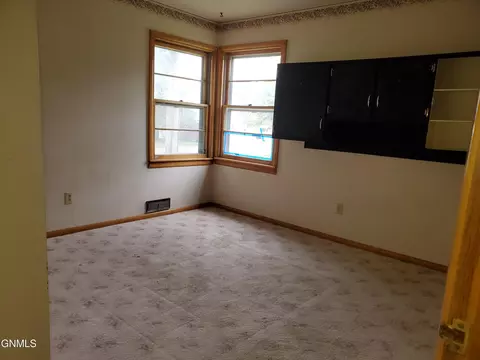 50 W 5th St, Regent, ND 58650 photo 8