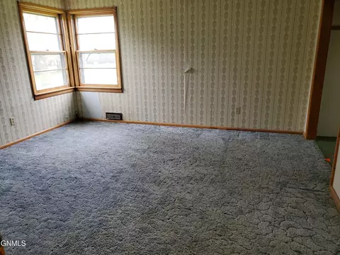 50 W 5th St, Regent, ND 58650 photo 9
