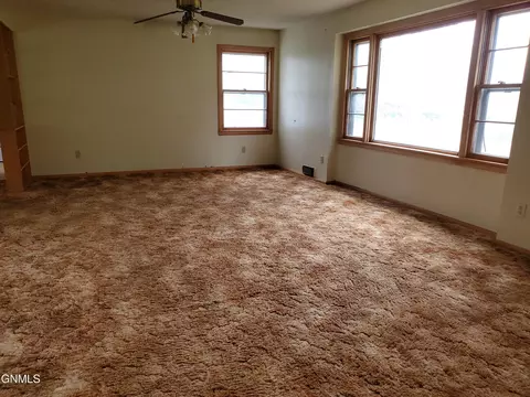 50 W 5th St, Regent, ND 58650 photo 3