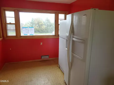 50 W 5th St, Regent, ND 58650 photo 4