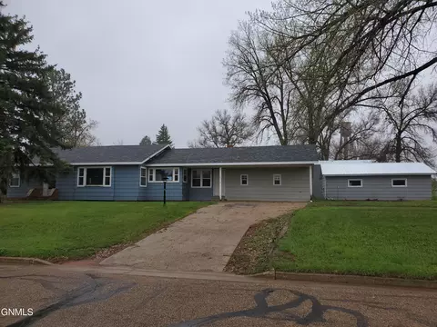 50 W 5th St, Regent, ND 58650
