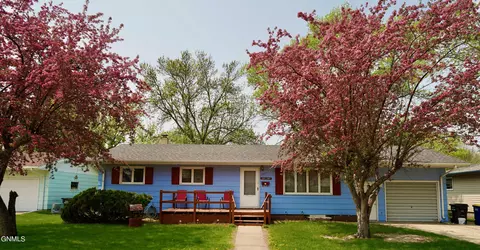 1017 James Ave NE, Jamestown, ND 58401