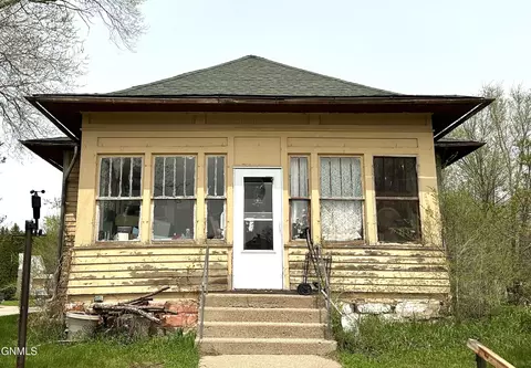 414 6th Ave, Edgeley, ND 58433