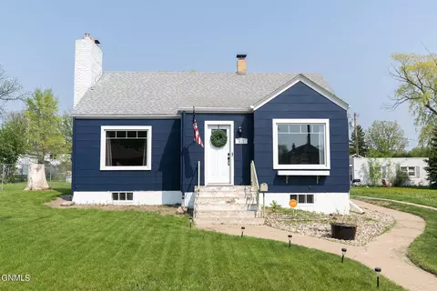 411 16th St, Bismarck, ND 58501