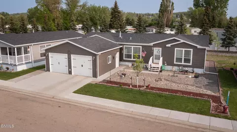 1606 Fox Dr SE, Mandan, ND 58554