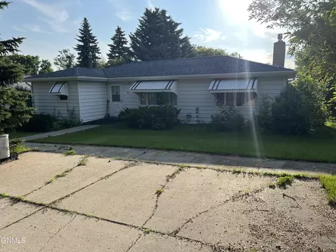 315 4th St S, New Salem, ND 58563