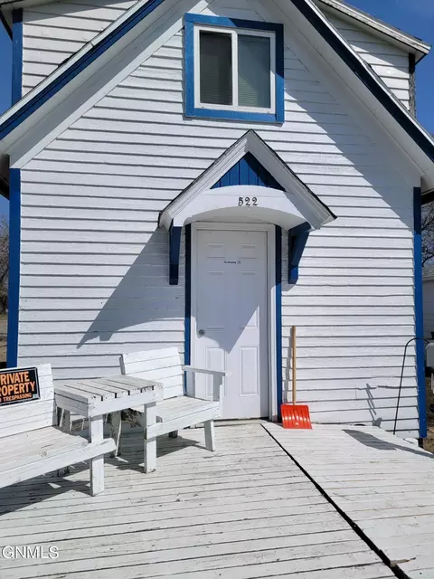 522 8th Ave W, Williston, ND 58801 photo 2