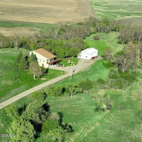 754 56th Ave SW, Hazen, ND 58545