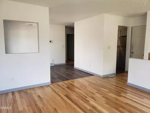 809 25th St W, Dickinson, ND 58601 photo 3