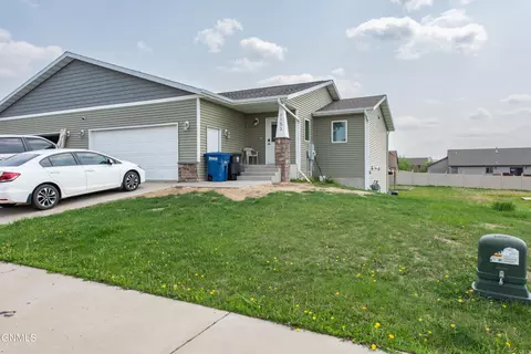 1153 Jerry Ln, Dickinson, ND 58601