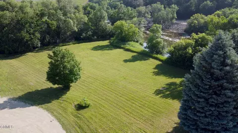 1806 Island Park Dr, Jamestown, ND 58401
