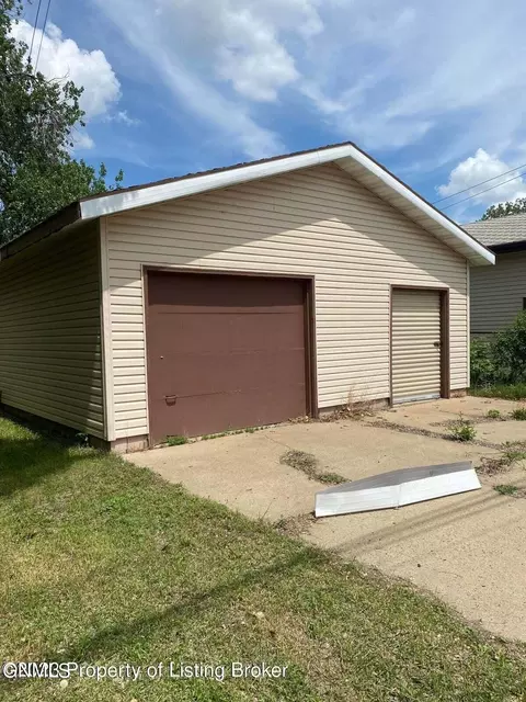 213 Broadway W, Dickinson, ND 58601