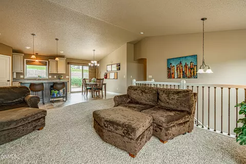1502 Sharloh Loop, Bismarck, ND 58501 photo 22