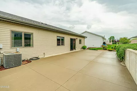 1502 Sharloh Loop, Bismarck, ND 58501 photo 68