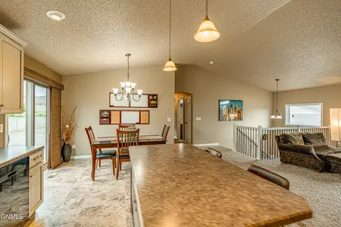 1502 Sharloh Loop, Bismarck, ND 58501 photo 17