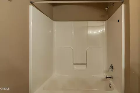 1502 Sharloh Loop, Bismarck, ND 58501 photo 26
