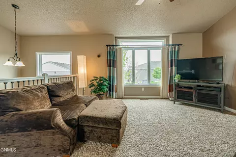 1502 Sharloh Loop, Bismarck, ND 58501 photo 20